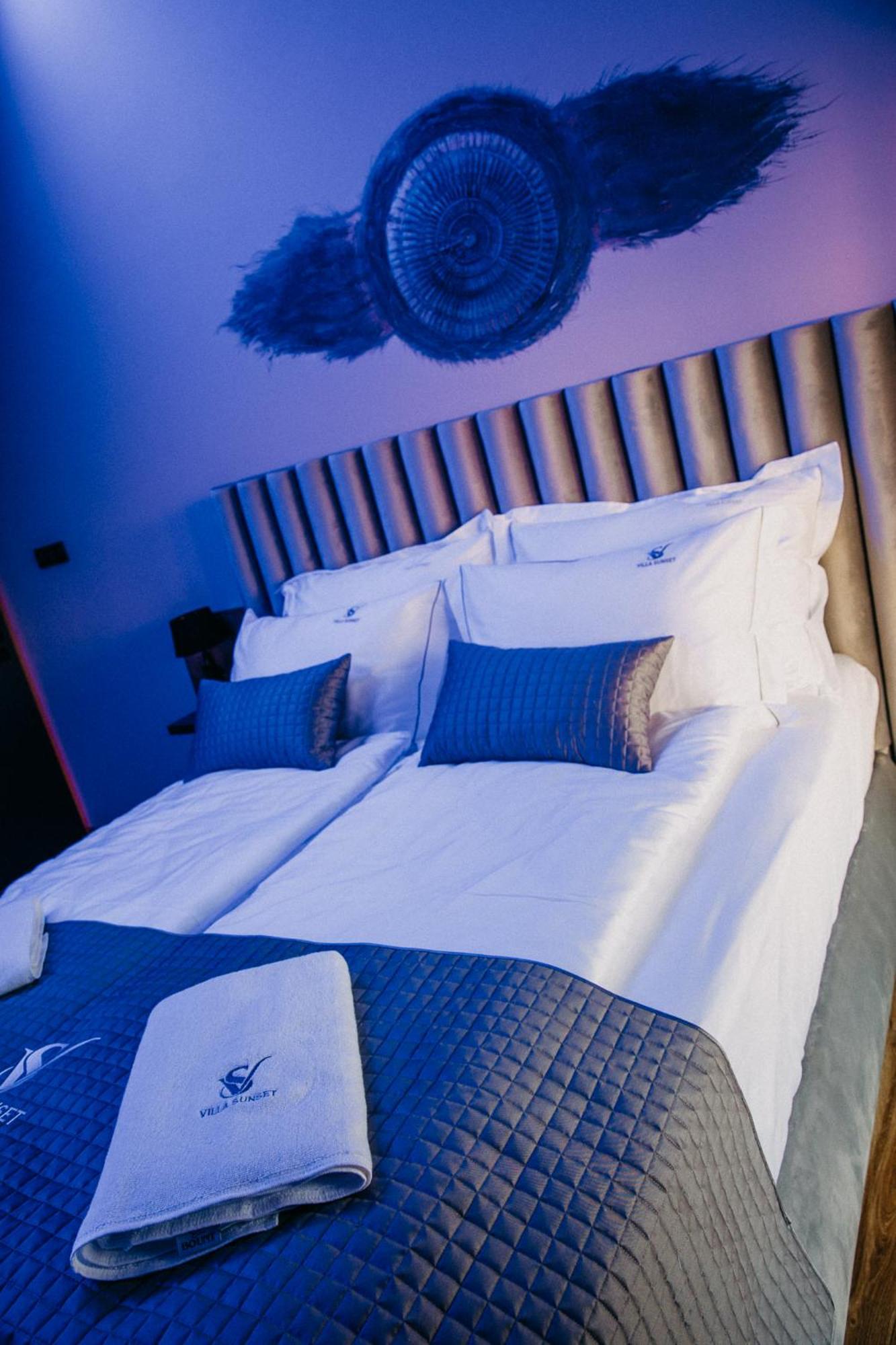 Villa Sunset Pool & Spa Apartments Zgornje Skofije Bilik gambar